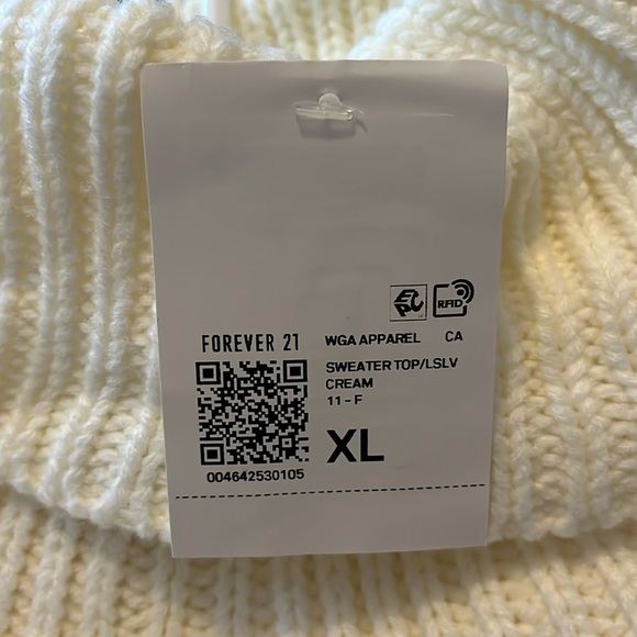 NWT Forever 21 turtleneck sweater ribbed trim, long sleeves & semi-cropped hem. - Picture 2 of 2